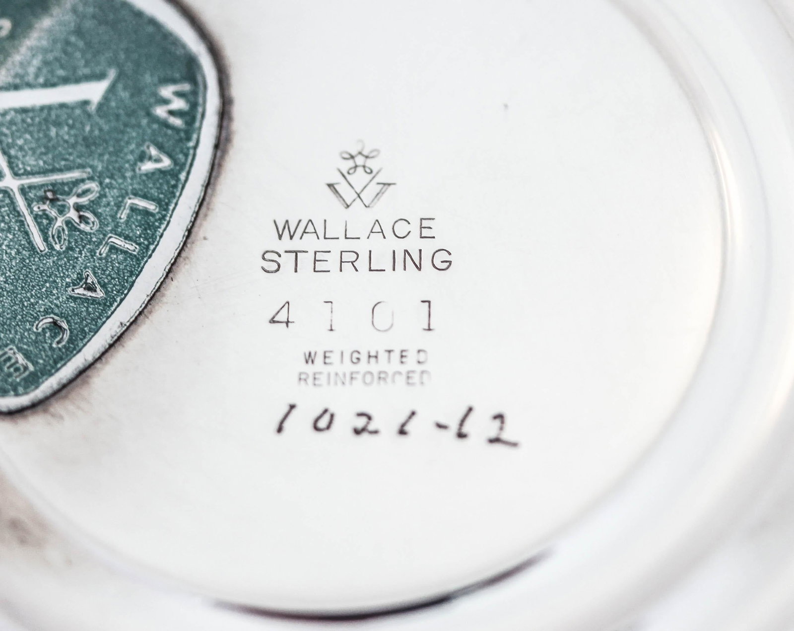 Sterling Silver Grande Baroque Candlesticks Set of 2: Sterling Silver Grande Baroque Candlesticks Set of 2 This exquisite set of 2 Grande Baroque candlesticks by Wallace Silversmiths is crafted from high-quality sterling silver. Designed in the 1940s, th