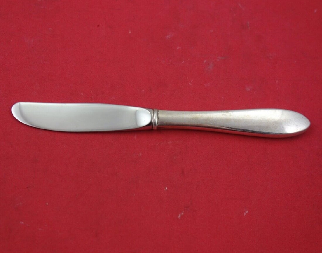 Frank Smith Martha Washington Sterling Silver Butter Spreader 6.25in: Frank Smith Martha Washington Sterling Silver Butter Spreader 6.25in This Martha Washington butter spreader by Frank Smith features a hollow handle design and is made of sterling silver. Measuring 6.2