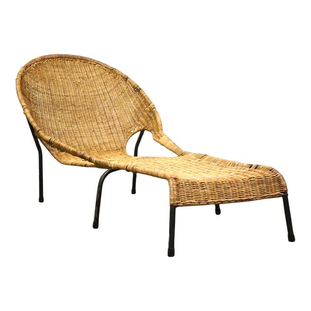 Francis Mair Wicker Lounge Chair: Francis Mair Wicker Lounge Chair A mid century modern steel and wicker chaise lounge chair designed by Francis Mair. Some damage seen in photos to wicker. Seat height is 8". Unmarked 26.5" wide. 62" d