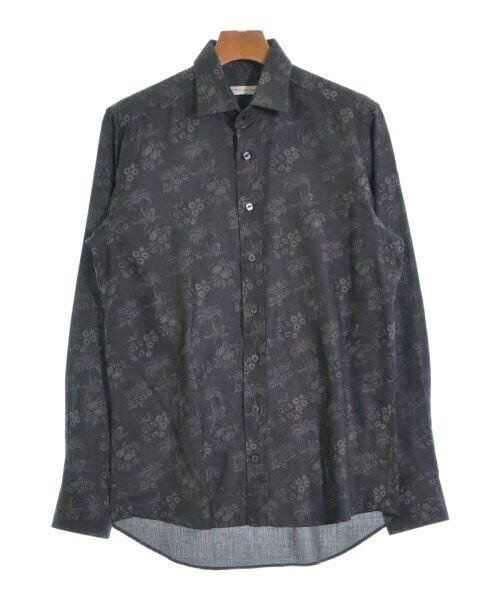 ETRO Black Gray Casual Shirt Size M: ETRO Black Gray Casual Shirt Size M This ETRO casual shirt features a striking black and gray total pattern, ideal for a stylish yet relaxed look. It is designed in a regular fit, perfect for everyday
