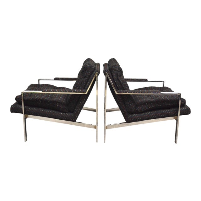 1970s Cy Mann Chrome Lounge Chairs Pair Mid-Century Modern: 1970s Cy Mann Chrome Lounge Chairs Pair Mid-Century Modern This stunning pair of 1970s mid-century modern lounge chairs, designed by Cy Mann in the style of Milo Baughman, features a sleek chrome fram
