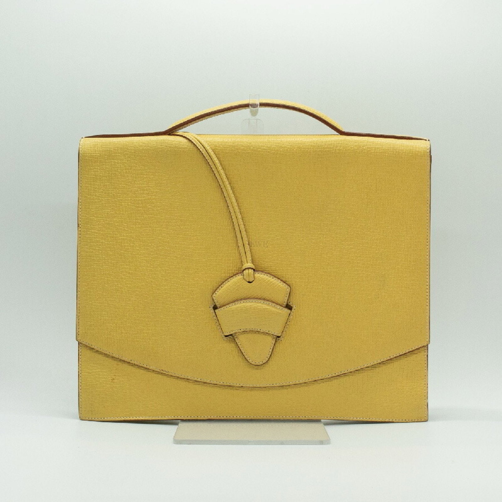 Loewe Yellow Leather Handbag for Women with Gold Hardware: Loewe Yellow Leather Handbag for Women with Gold Hardware This stylish handbag from Loewe is crafted from high-quality leather in a vibrant yellow color, perfect for adding a pop of color to any outfi