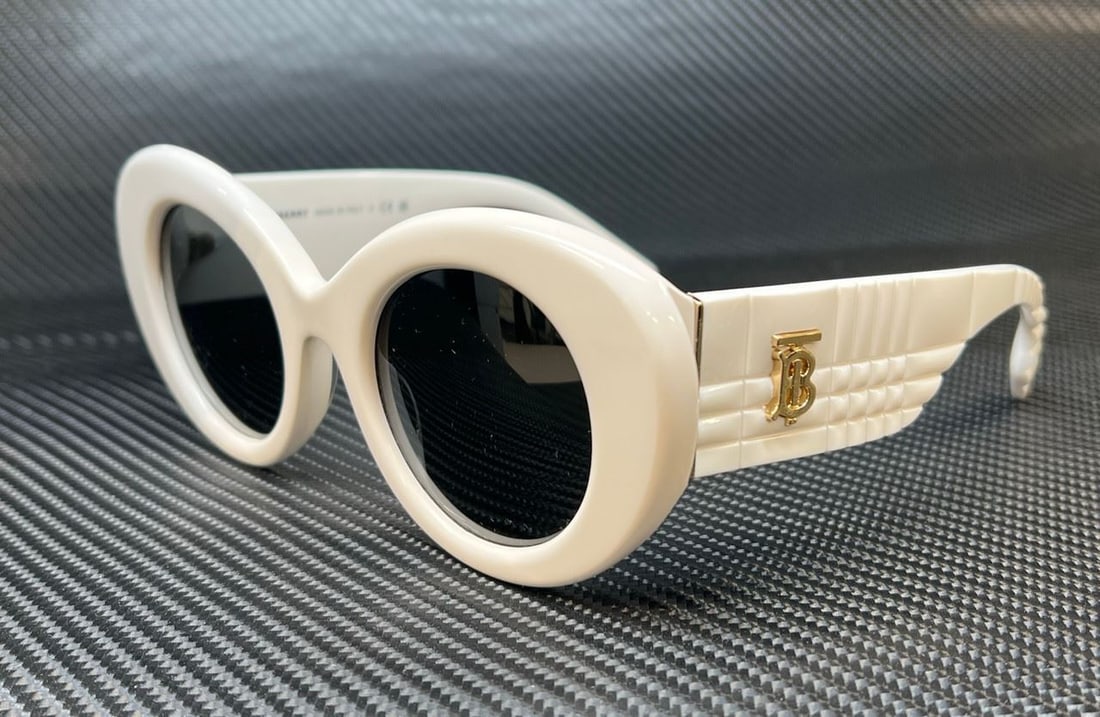 Burberry BE4370U Women's Oversized Sunglasses in White and Grey: Burberry BE4370U Women's Oversized Sunglasses in White and Grey Stylish Burberry BE4370U oversized sunglasses featuring a white frame with grey accents. Perfect for a fashionable look, these sunglasse