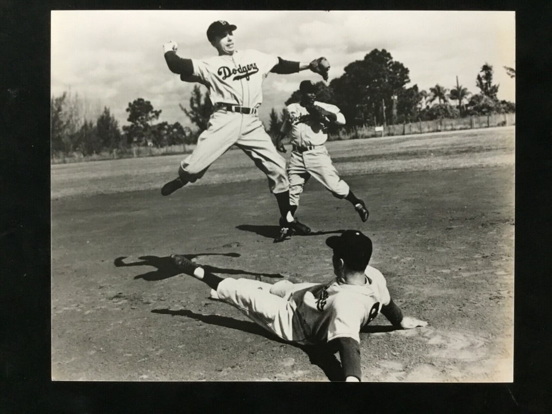 Pee Wee Reese Brooklyn Dodgers Baseball Photo 8x10 Black and White: Pee Wee Reese Brooklyn Dodgers Baseball Photo 8x10 Black and White This is an 8x10 black and white photo of Pee Wee Reese, a player from the Brooklyn Dodgers. Ideal for autograph signings, this photo 