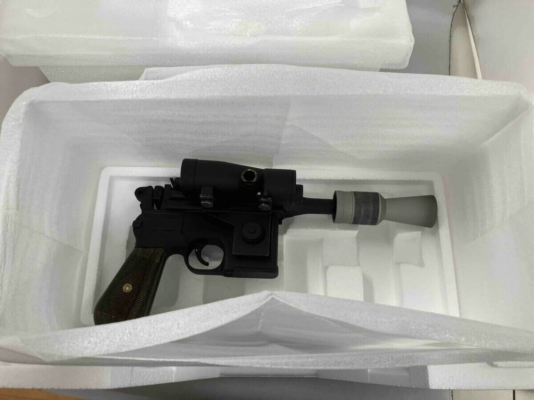 Master Replicas Star Wars Episode V Han Solo Blaster Limited Edition 3000: Master Replicas Star Wars Episode V Han Solo Blaster Limited Edition 3000 Master Replicas Star Wars Episode V Han Solo Blaster SW-134 Limited Edition 3000. Movie: V:Empire Strikes Back. Type: Blaster.