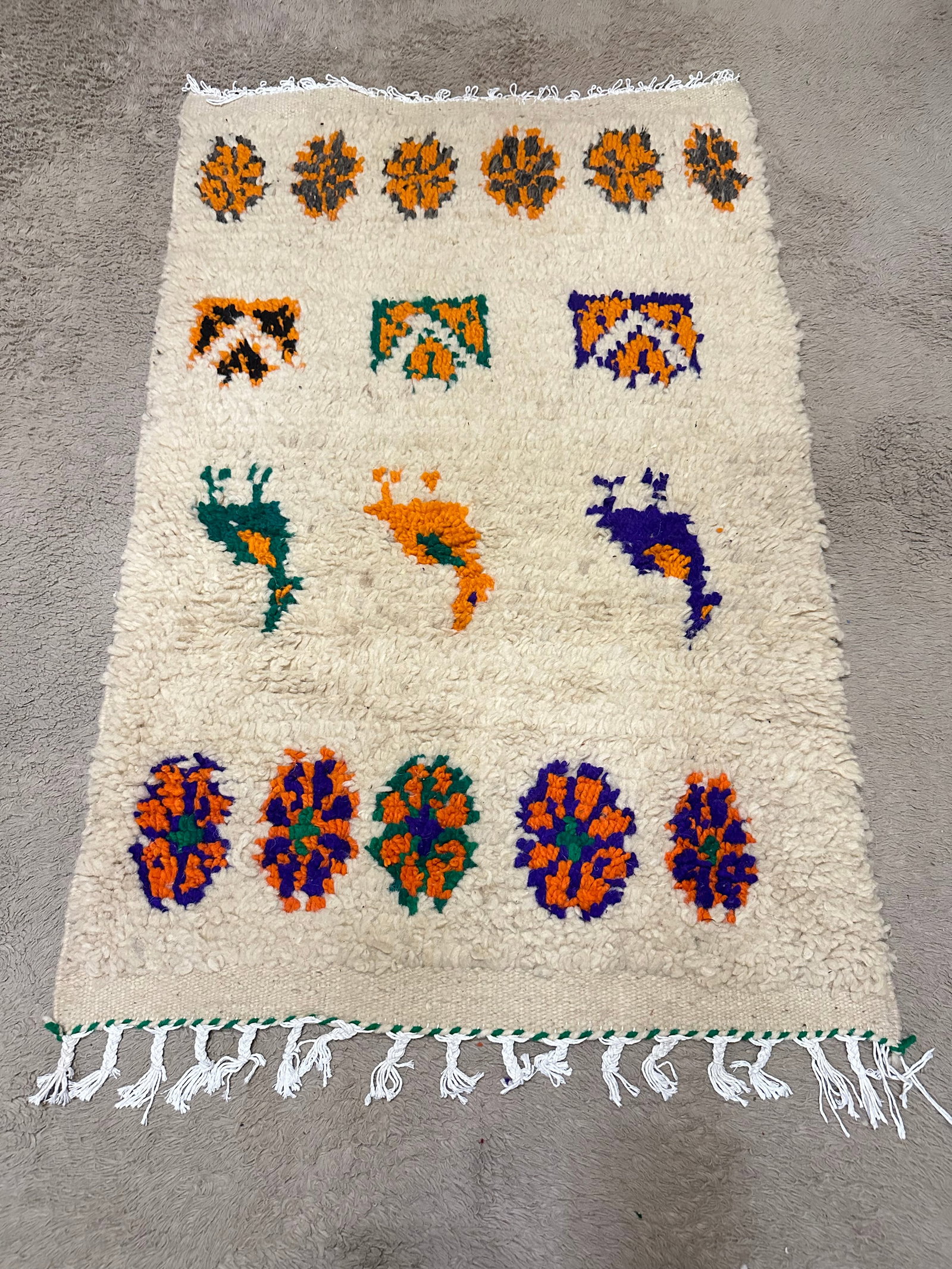 Handmade Moroccan Amazigh Wool Rug 29 inches x 43.5 inches: Handmade Moroccan Amazigh Wool Rug 29 inches x 43.5 inches Discover the artistry and tradition of Moroccan craftsmanship with this handmade Amazigh rug. Woven by Amazigh women on the Atlas mountains, 