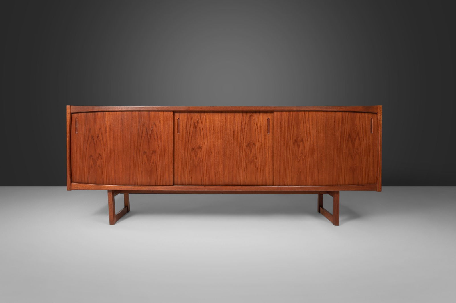 Danish Modern Teak Credenza After Arne Vodder 1960s: Danish Modern Teak Credenza After Arne Vodder 1960s Danish Modern Credenza in Teak After Arne Vodder with Finished Back, c. 1960s. This credenza is constructed from hand-selected fletches of teak wood