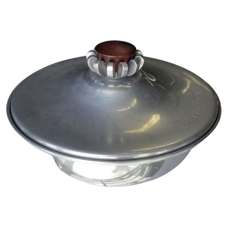Midcentury Aluminum Ice Bucket 7in Height 11in Width 1950: Midcentury Aluminum Ice Bucket 7in Height 11in Width 1950 This midcentury ice bucket, crafted from aluminum, features a height of 7 inches, width of 11 inches, and depth of 11 inches. Manufactured in 