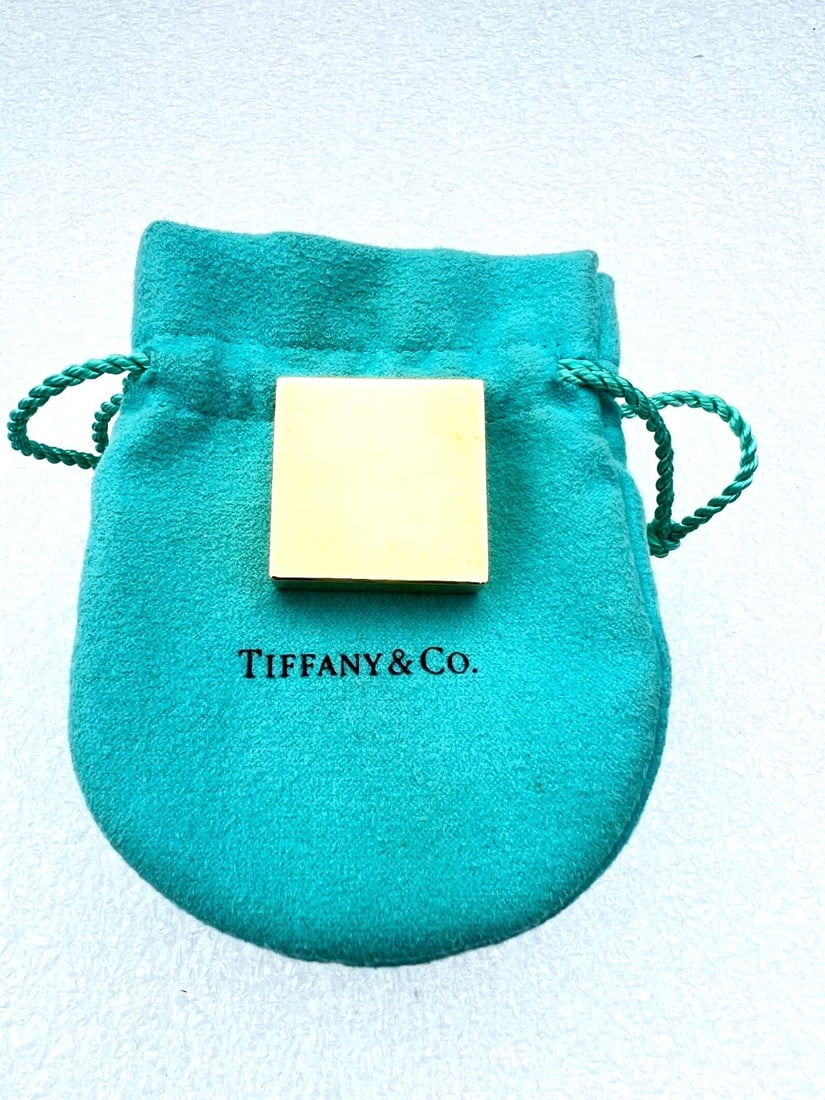 Tiffany & Co 14K Yellow Gold Pill Box with Original Box and Bag: Tiffany & Co 14K Yellow Gold Pill Box with Original Box and Bag This Tiffany & Co 14K yellow gold pill box comes with its original box and bag. It weighs 18.80 grams and measures 1.10 inches x 1.10 in