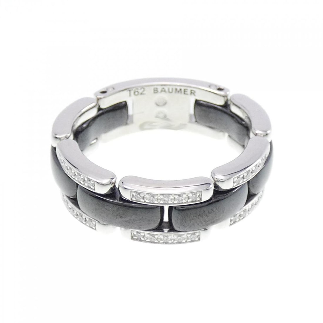 CHANEL Ultra Collection Medium Ring in 750 White Gold with Diamond: CHANEL Ultra Collection Medium Ring in 750 White Gold with Diamond This CHANEL Ultra Collection Medium Ring is crafted from 750 White Gold ceramic, featuring a stunning diamond as the centerpiece. Des