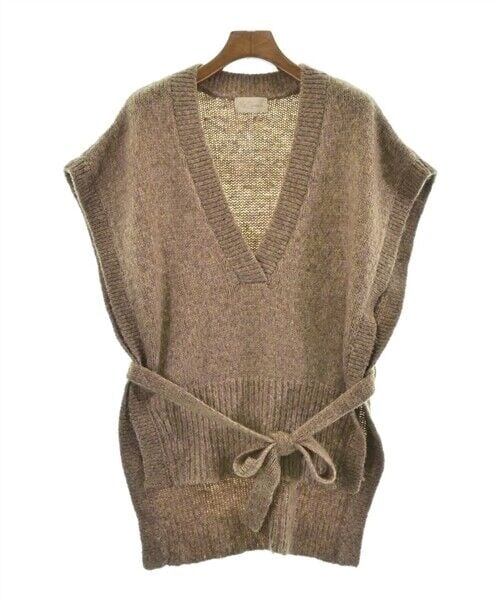 Brown Women's Vest, Size F, Regular Fit with Reasonable Wear: Brown Women's Vest, Size F, Regular Fit with Reasonable Wear This stylish brown vest is designed for women in size F, featuring a regular fit. It exhibits reasonable wear and tear, adding to its chara