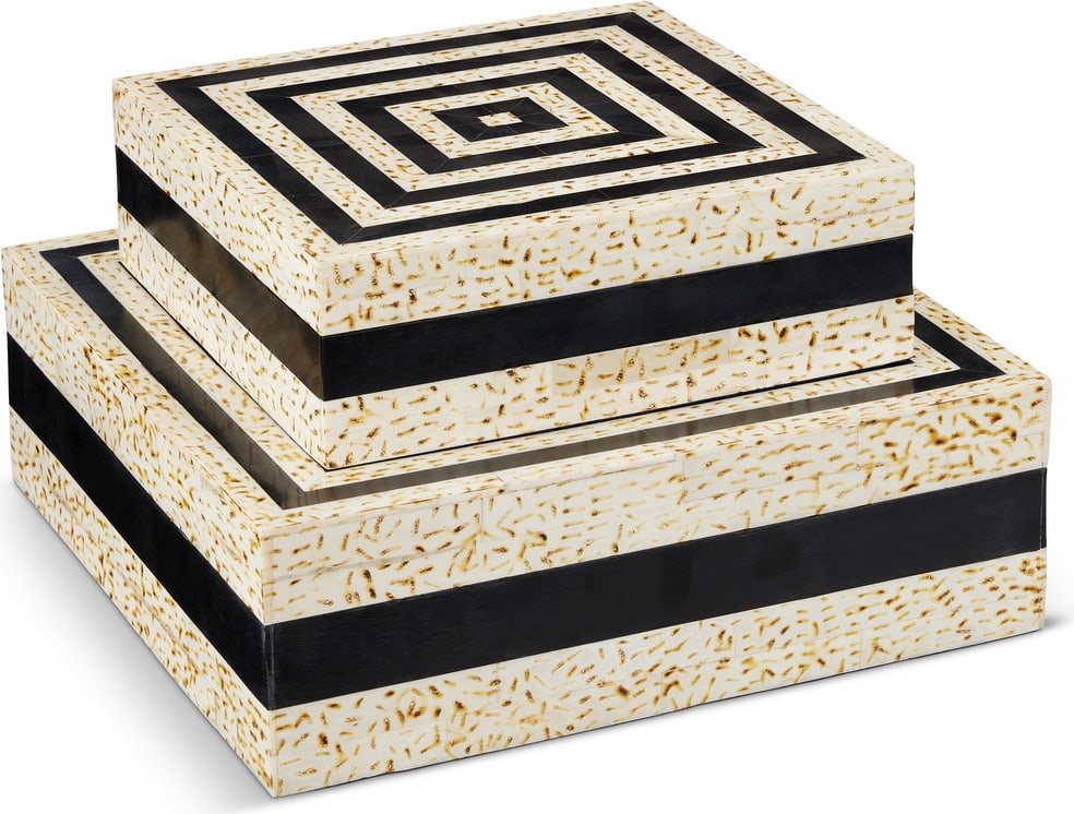 Artisanal Taurus Box Set of 2 in Ivory and Black: Artisanal Taurus Box Set of 2 in Ivory and Black The Taurus Box Set of 2 showcases artisanal craftsmanship with its handmade ivory and black decorative boxes. Each box features mitered corners that cr
