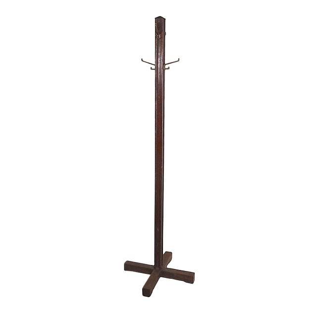 Vintage Industrial Coat Tree Rack by Globe Wernicke: Vintage Industrial Coat Tree Rack by Globe Wernicke Classic Industrial School Art Deco Machine Age metal coat tree rack manufactured by Globe Wernicke. The stand features four hooks each with two hang