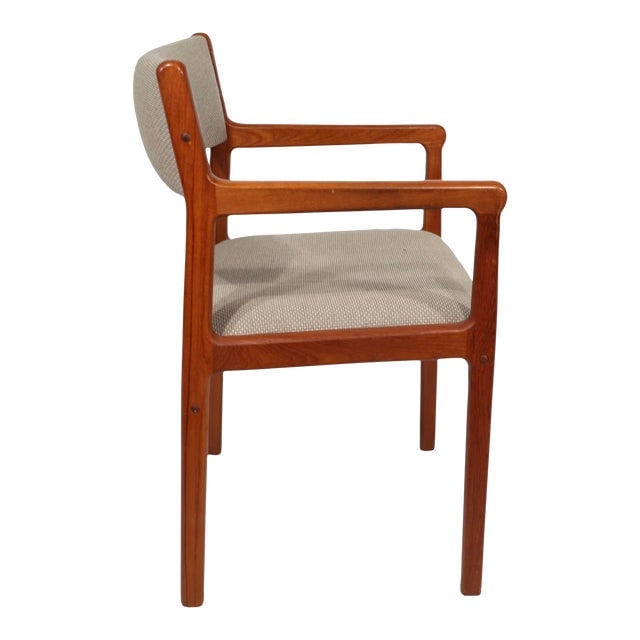 Mid Century Danish Modern Arm Chair by Jl Moller: Mid Century Danish Modern Arm Chair by Jl Moller Chic architectural Mid Century Danish Modern dining height arm chair in excellent original condition clean and ready to use. The chair features a solid