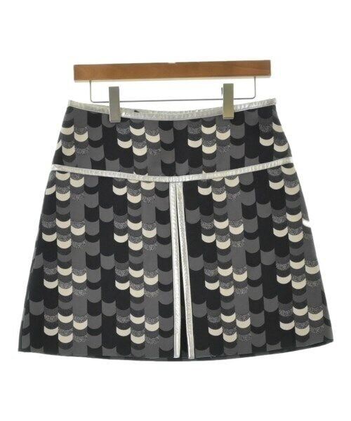 PRADA Knee-Length Skirt Gray Black White Total Pattern Size 42: PRADA Knee-Length Skirt Gray Black White Total Pattern Size 42 PRADA Knee-length Skirt in a striking gray, black, and white total pattern. This stylish skirt is designed in a regular size 42 (Medium r
