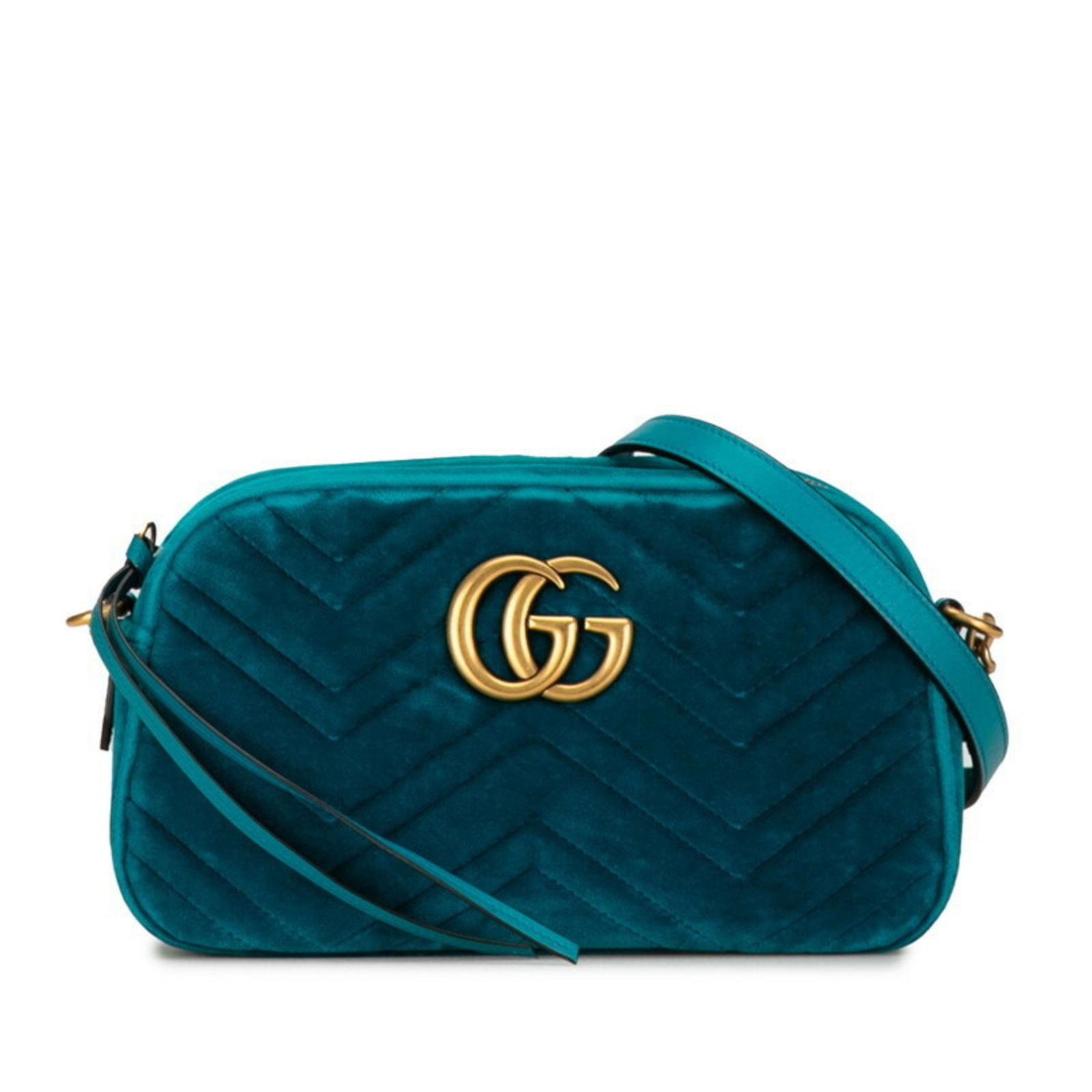 Gucci GG Marmont Blue Velvet Chain Shoulder Bag 14cm x 22cm x 6.5cm: Gucci GG Marmont Blue Velvet Chain Shoulder Bag 14cm x 22cm x 6.5cm This Gucci GG Marmont Chain Shoulder Bag is crafted from luxurious blue velvet, making it a stylish accessory for women. The bag mea