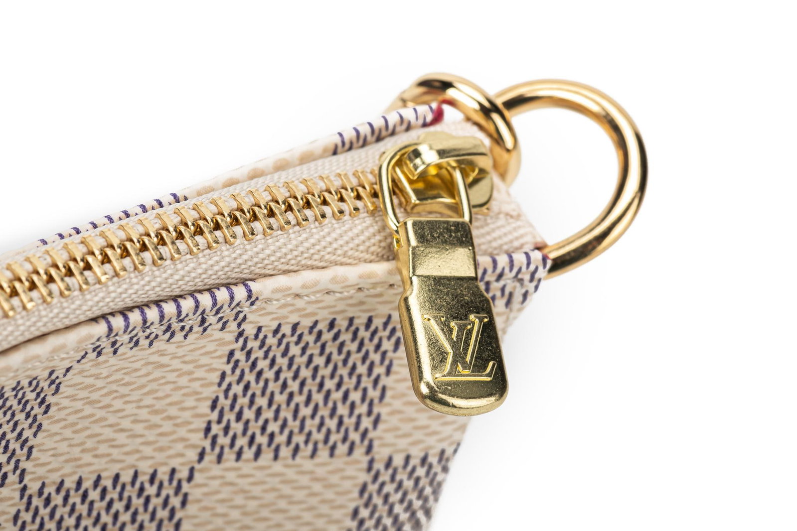 Louis Vuitton Vivienne Christmas Bag Italian Designer 4.1 inches: Louis Vuitton Vivienne Christmas Bag Italian Designer 4.1 inches This Louis Vuitton Vivienne Christmas Bag is a stylish accessory crafted by the renowned designer Louis Vuitton. It features a compact 