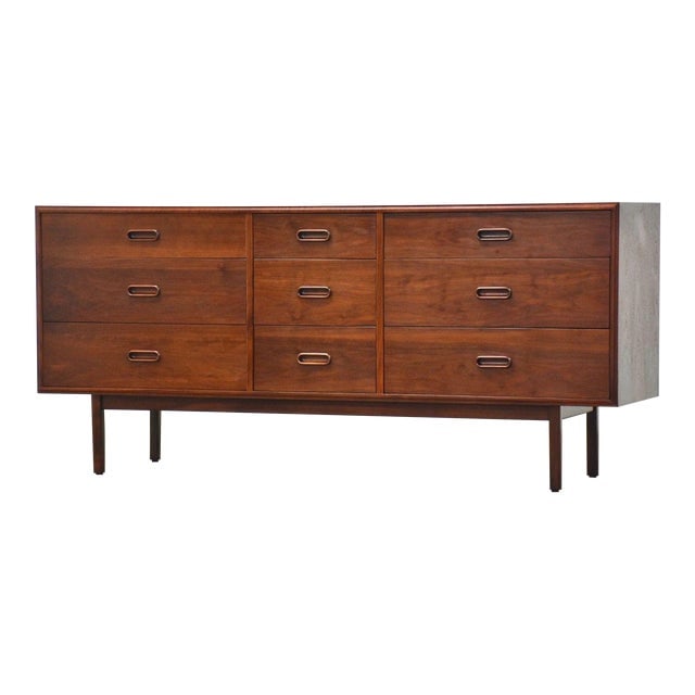 1960s Refinished Jack Cartwright for Founders Walnut Dresser: 1960s Refinished Jack Cartwright for Founders Walnut Dresser Great vintage condition Dimensions: 67"W x 18"D x 30.25"H Styles: Mid-Century Modern Brand: Jack Cartwright Period: 1960s Country of Origin