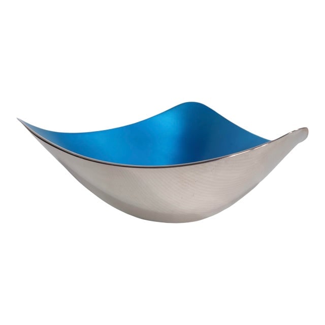 Mid Century Reed and Barton Silver Plate Enameled Bowl Number 261: Mid Century Reed and Barton Silver Plate Enameled Bowl Number 261 excellent original free of damage or repairs Dimensions: 9"W x 9.25"D x 3.5"H Styles: Hollywood Regency Mid-Century Modern Brand: Reed