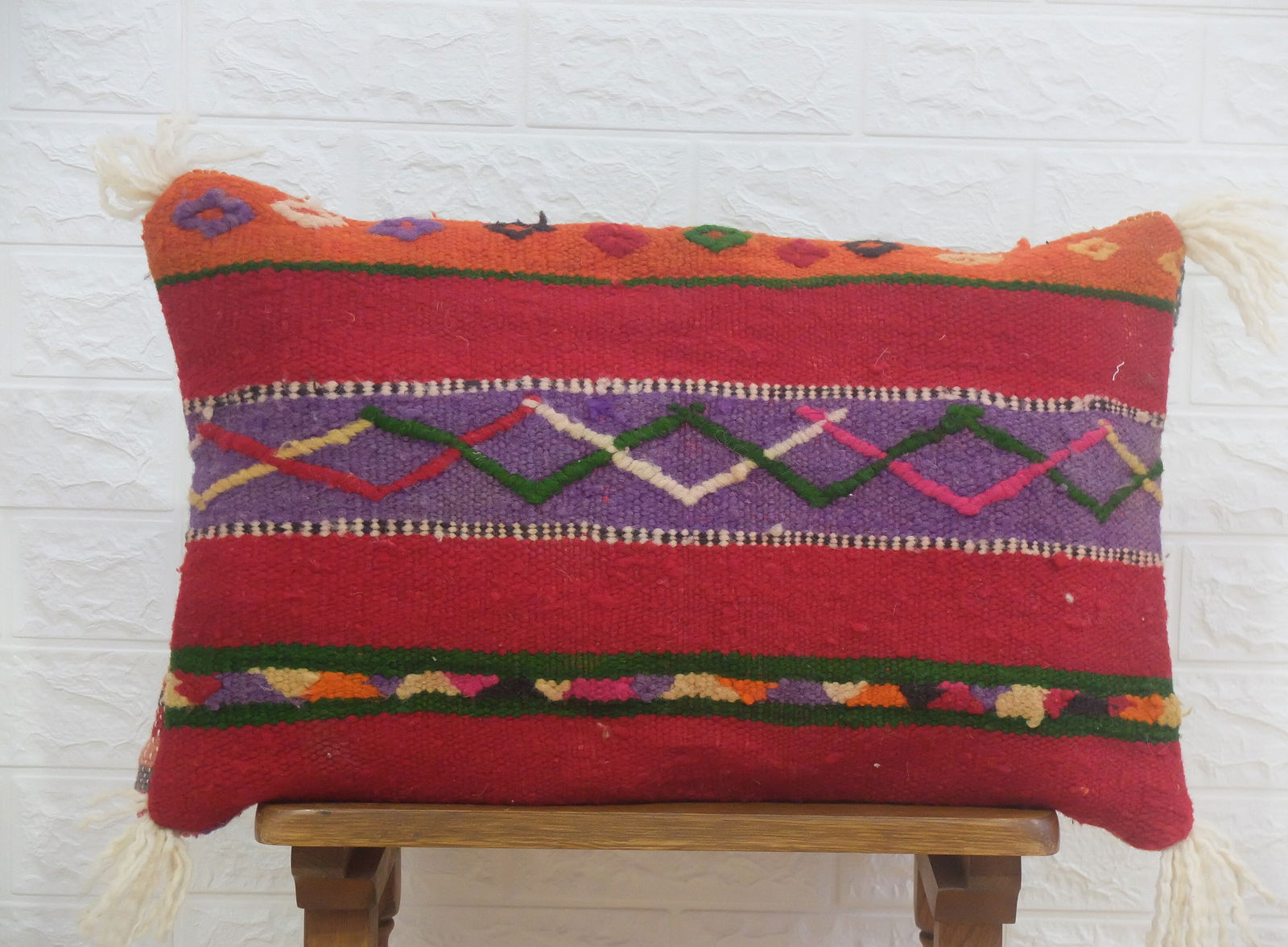 21.5''/11.5'' Vintage Moroccan Berber Pillow colourful-cushion berber Handmade-Natural Wool-Moroccan: 21.5''/11.5'' Vintage Moroccan Berber Pillow colourful-cushion berber Handmade-Natural Wool-Moroccan Cover-Made from old rugs- Vintage Moroccan Berber pillow cover Double face with zipper closure. * t