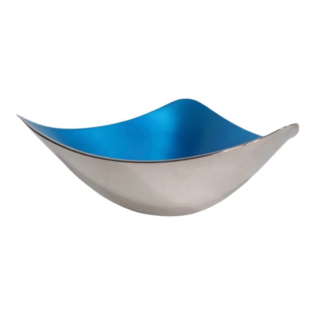 Mid Century Reed and Barton Silver Plate Enameled Bowl Number 261: Mid Century Reed and Barton Silver Plate Enameled Bowl Number 261 excellent original free of damage or repairs Dimensions: 9"W x 9.25"D x 3.5"H Styles: Hollywood Regency Mid-Century Modern Brand: Reed