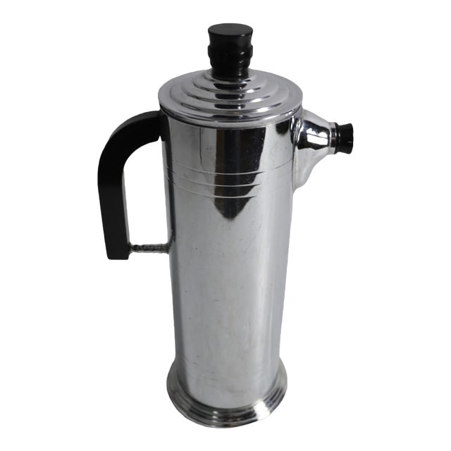 Chrome and Bakelite Art Deco Cocktail Shaker Marked Lb: Chrome and Bakelite Art Deco Cocktail Shaker Marked Lb Good original condition inconsequential chip at top of bakelite knob . Dimensions: 6.5"W x 4.5"D x 12"H Styles: Art Deco Shaker Styled After: Cha