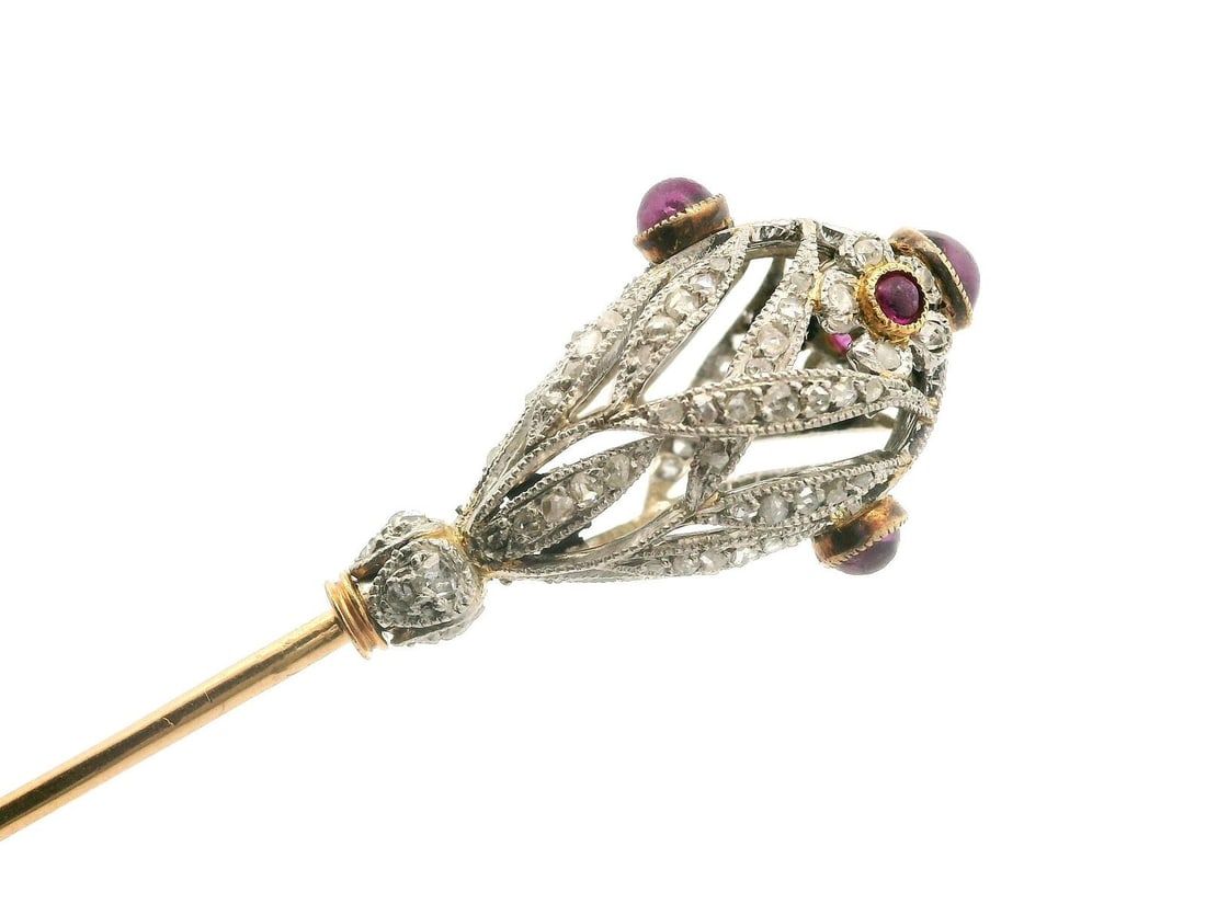 Antique Edwardian 18k Yellow Gold Ruby Diamond Hat Pin: Antique Edwardian 18k Yellow Gold Ruby Diamond Hat Pin This Antique Edwardian French hat pin features a stunning combination of materials and gemstones. Crafted from 18k solid yellow gold with a plati