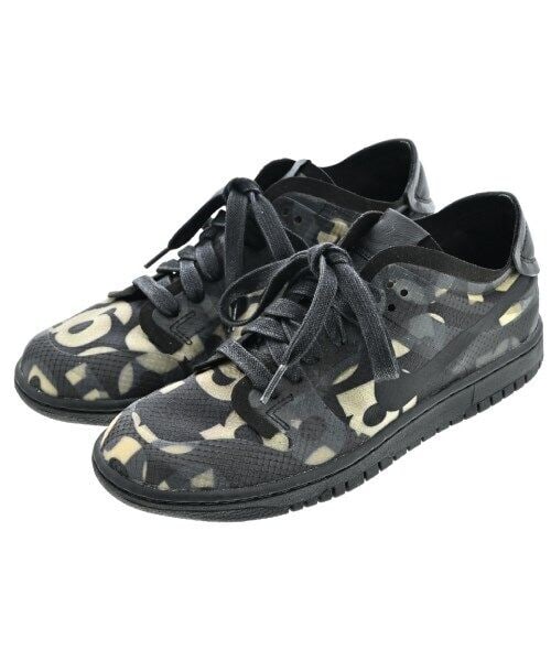 COMME des GARCONS Sneakers Black 25cm: COMME des GARCONS Sneakers Black 25cm Style: Sneaker Color: Black Size (Women's): 9.8 Type: sneakers B: Reasonable Wear and Tear The BIDHAUS Guarantee: All items in this auction are guaranteed to be 1