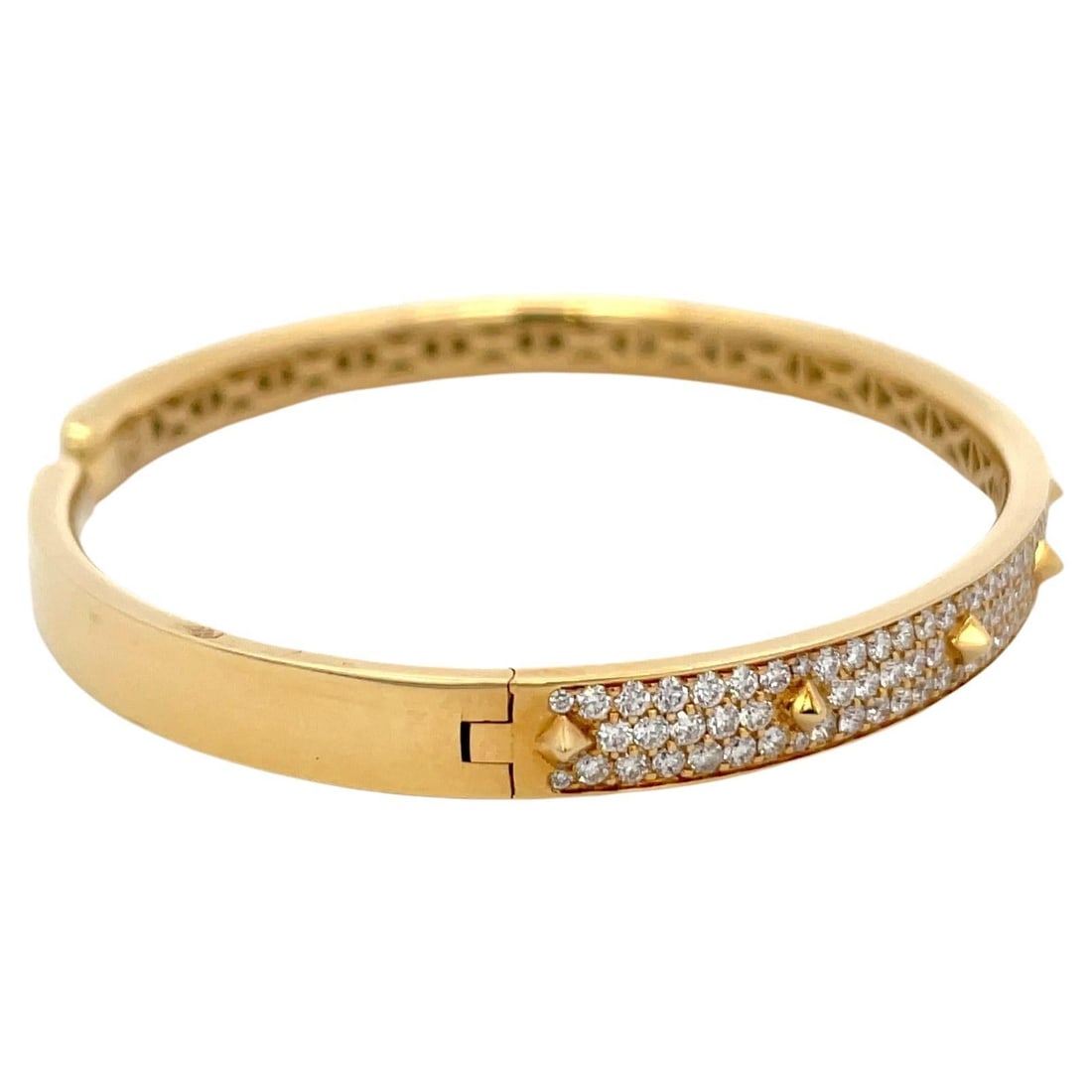 Diamond Spike Hinge Bangle Bracelet 1.75 Carats F VS Italian 18K Yellow Gold: Diamond Spike Hinge Bangle Bracelet 1.75 Carats F VS Italian 18K Yellow Gold Creator: Crivelli Metal: 18k Gold Yellow Gold Stone: Diamond Stone Cut: Round Cut Weight: 16.7 g Dimensions: Height: 0.2 in