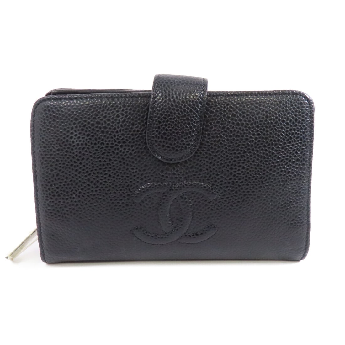 CHANEL Black Calfskin Leather Bi-Fold Wallet A50073: CHANEL Black Calfskin Leather Bi-Fold Wallet A50073 This CHANEL bi-fold wallet is crafted from luxurious black calfskin leather, showcasing a classic design that embodies elegance and sophistication.