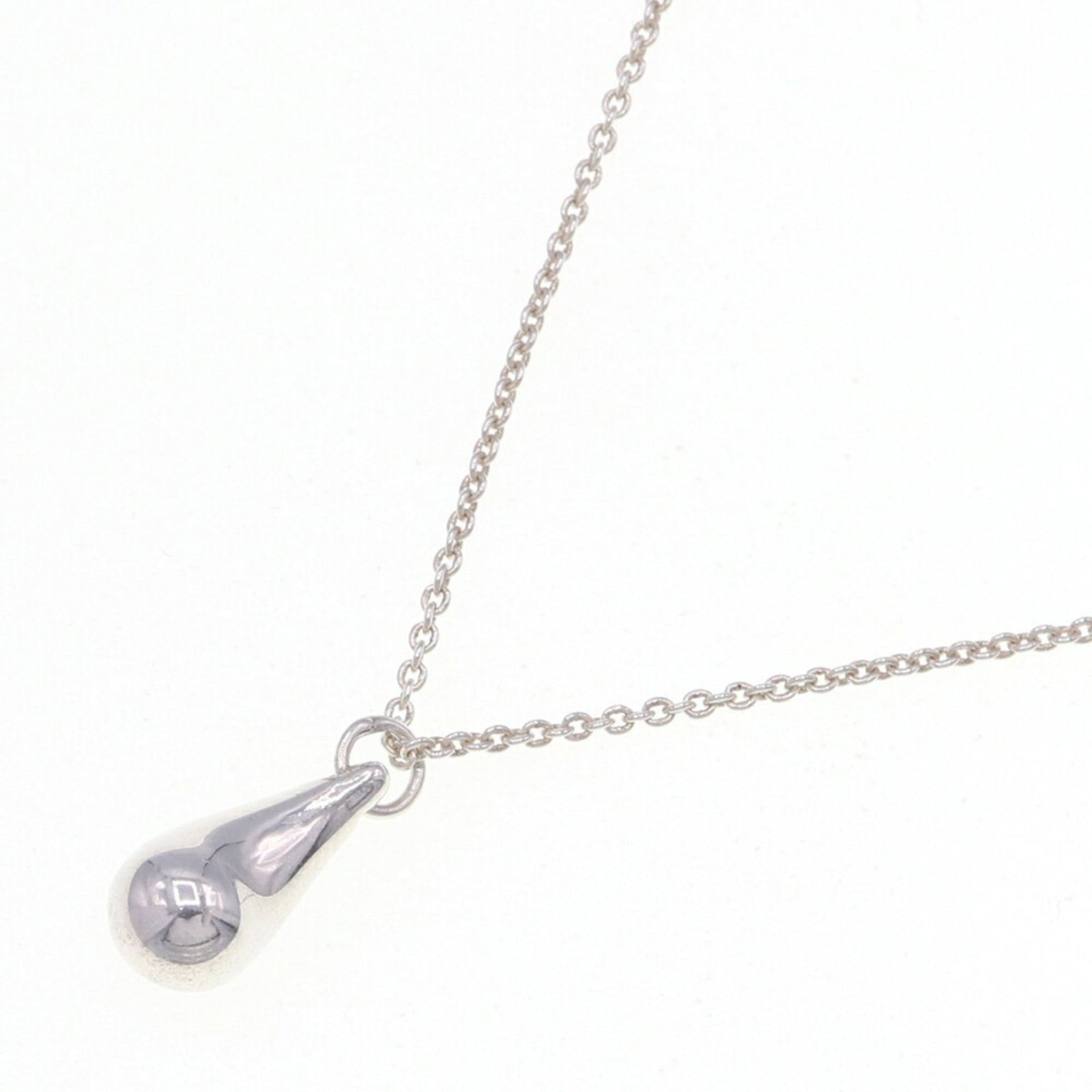 Tiffany Elsa Peretti Teardrop Pendant Necklace Sterling Silver 925 16.14 Inches: Tiffany Elsa Peretti Teardrop Pendant Necklace Sterling Silver 925 16.14 Inches This elegant Tiffany & Co. necklace features an Elsa Peretti teardrop pendant crafted from sterling silver 925. Designed