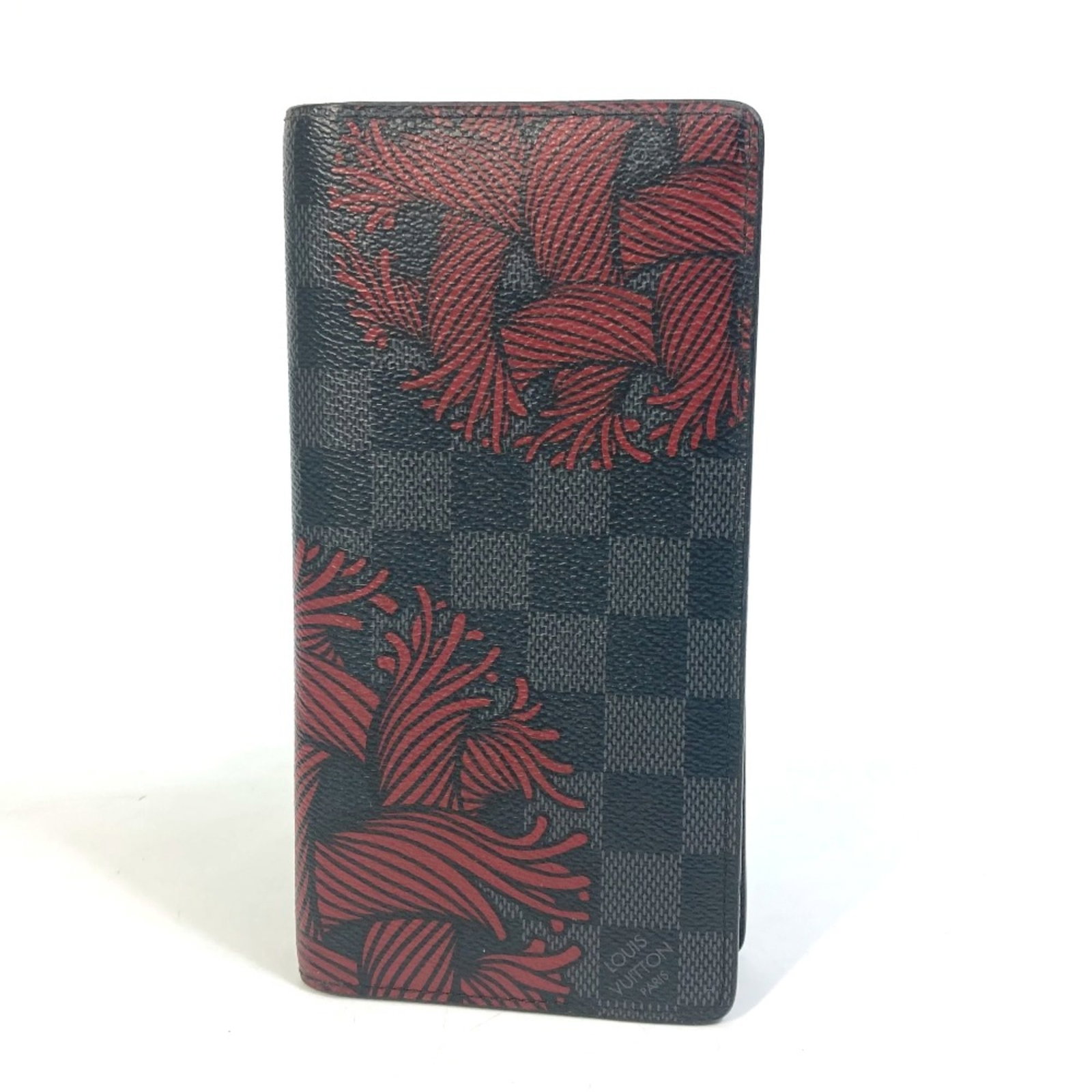 Louis Vuitton N41676 Black Red Damier Graphite Bifold Wallet for Men: Louis Vuitton N41676 Black Red Damier Graphite Bifold Wallet for Men This Louis Vuitton N41676 Damier Graphite Bifold Long Wallet features a sleek design suitable for men. Crafted from high-quality ma