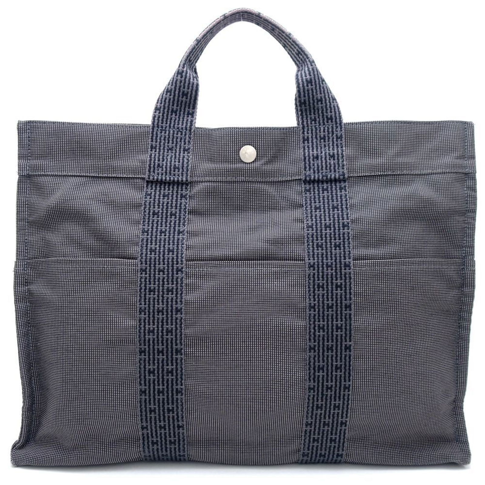 HERMES Tote MM Handbag Gray Nylon Canvas 32x42.5x11cm: HERMES Tote MM Handbag Gray Nylon Canvas 32x42.5x11cm This HERMES Tote MM Handbag is crafted from durable nylon canvas in a stylish gray color. Designed for both women and men, it measures 32cm x 42.5