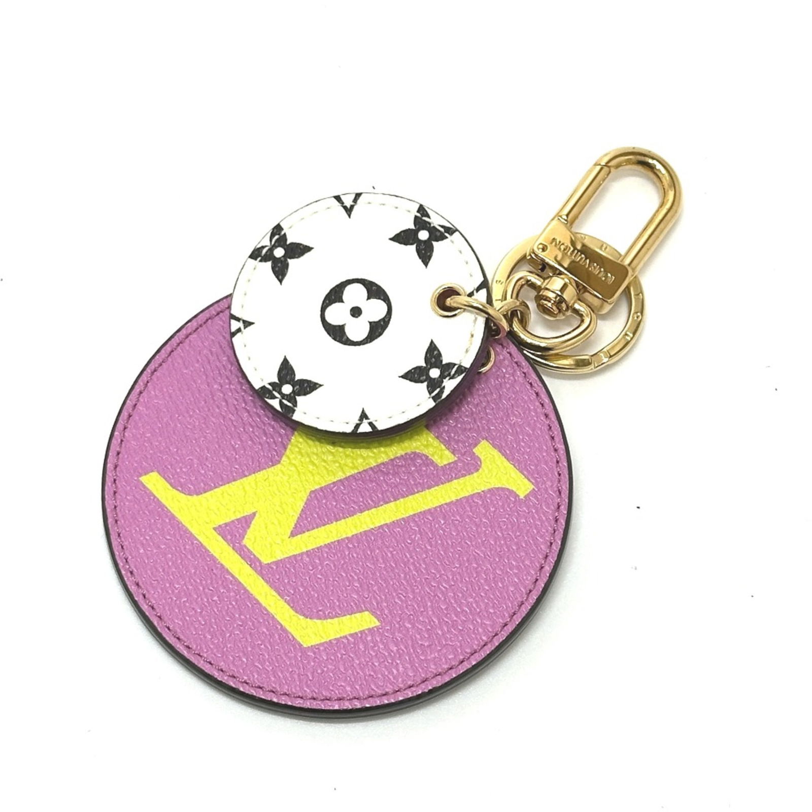 Louis Vuitton Monogram Giant Purple Key Holder Bag Charm: Louis Vuitton Monogram Giant Purple Key Holder Bag Charm Brand: Louis Vuitton. Model: M67848. Type: Keyring. Material: Other. Color: Purple. Gender: Women. Size: W8cmxH8cmxD5cm/W3.1xH3.1xD2.0inch Tota