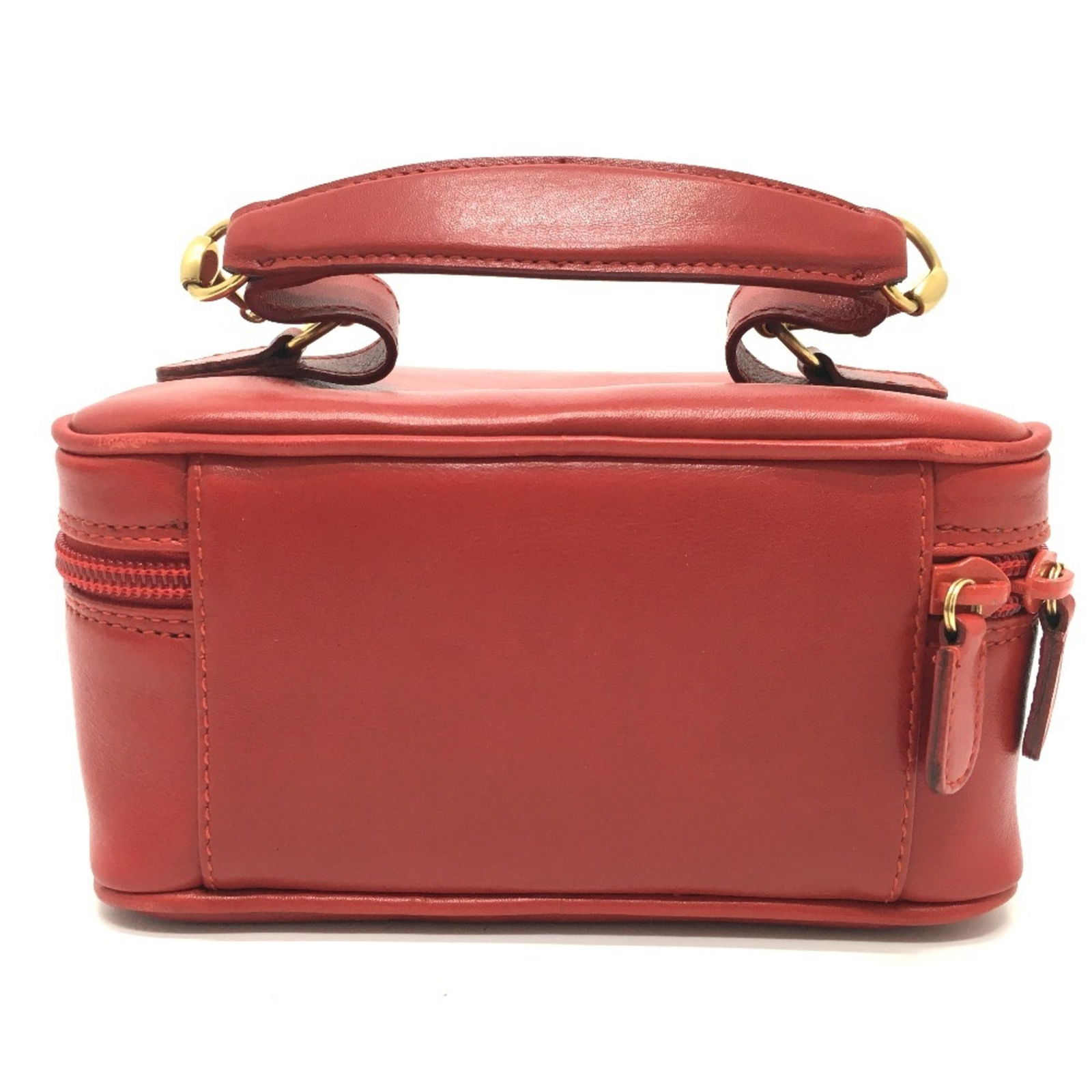 Gucci Horsebit Red Leather Vanity Pouch Bag 8cm x 16cm x 10cm: Gucci Horsebit Red Leather Vanity Pouch Bag 8cm x 16cm x 10cm This GUCCI Horsebit Vanity Bag is a stylish pouch designed for women. Crafted from high-quality leather, it features a vibrant red color t