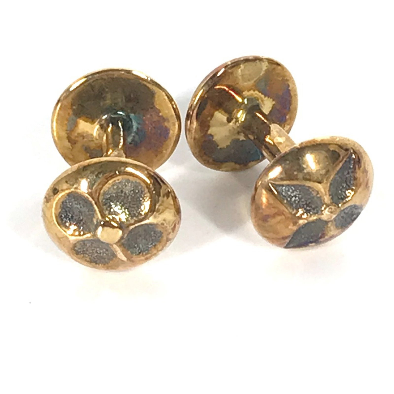 Louis Vuitton M30974 Gold Accessories for Men 12mm x 13mm: Louis Vuitton M30974 Gold Accessories for Men 12mm x 13mm This listing features a Louis Vuitton accessory model M30974, designed for men. The item is characterized by its gold color and measures 12mm 