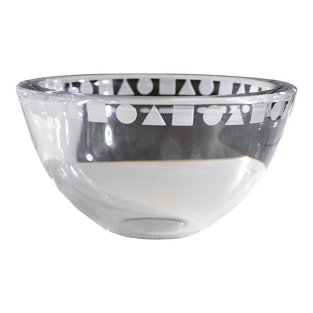 Ward Bennett Postmodern Etched Bowl Japan 1970s 7.25": Ward Bennett Postmodern Etched Bowl Japan 1970s 7.25" Experience the elegance of the Postmodern Etched Bowl, designed by Ward Bennett for Sasaki in the 1970s. This exquisite piece, crafted in Japan, f