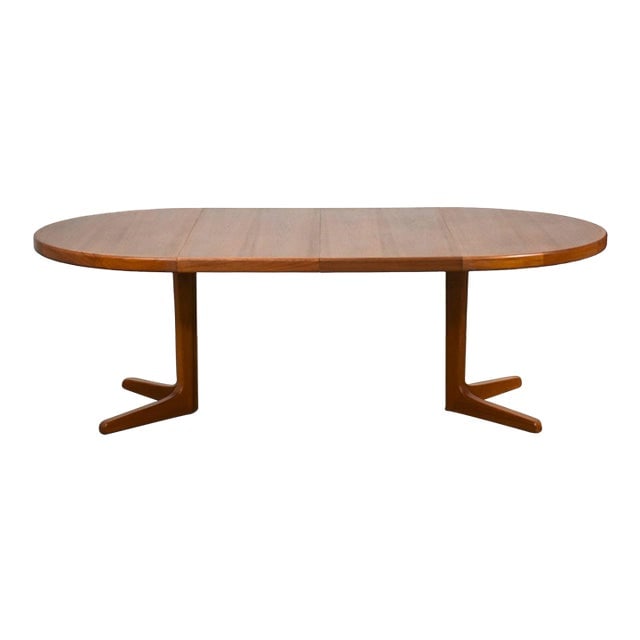 1960s Danish Modern Teak Dining Table Round to Oval Expandable: 1960s Danish Modern Teak Dining Table Round to Oval Expandable This 1960s Danish Modern teak dining table showcases a stunning blend of form and function. The table features a unique design that trans