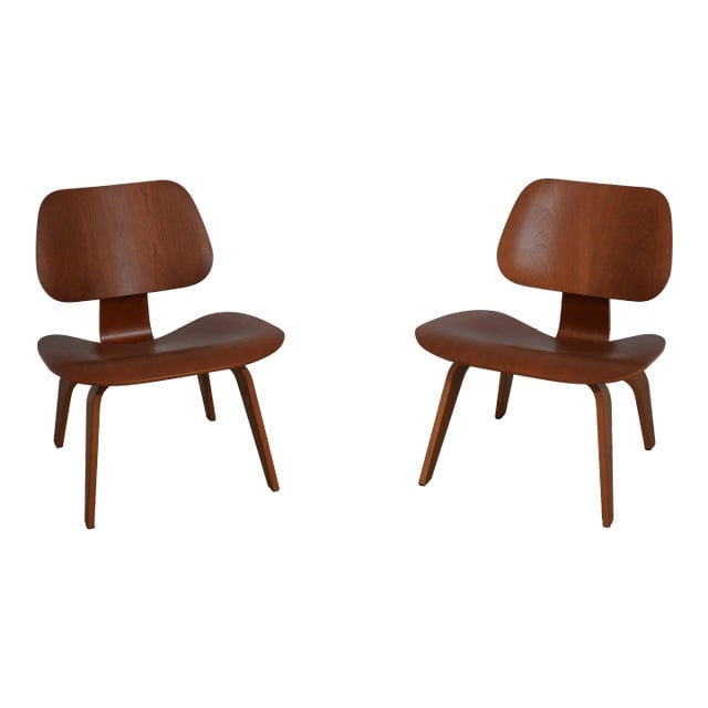 Eames Collection Mid Century Modern Chair by Herman Miller - Excellent Condition: Eames Collection Mid Century Modern Chair by Herman Miller - Excellent Condition This pair of Herman Miller Eames Model lounge chairs, dating circa 2005, showcases mid-century modern design with high-