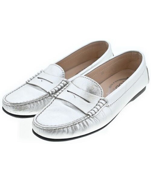 Stylish TOD'S Silver Moccasin Deck Shoes Size EU36: Stylish TOD'S Silver Moccasin Deck Shoes Size EU36 Stylish and versatile, these TOD'S moccasins/deck shoes are designed in a sleek silver color. The shoes are categorized as moccasin style, making the
