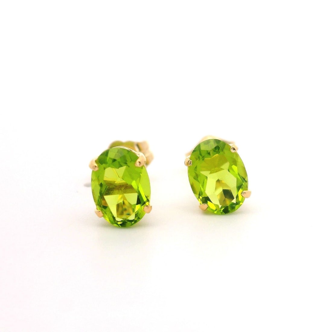 14k Yellow Gold 2.0ctw Oval Peridot Stud Earrings: 14k Yellow Gold 2.0ctw Oval Peridot Stud Earrings Elevate your style with these Classic 14k Yellow Gold Stud Earrings, featuring two stunning natural genuine peridot stones. Each oval brilliant cut pe