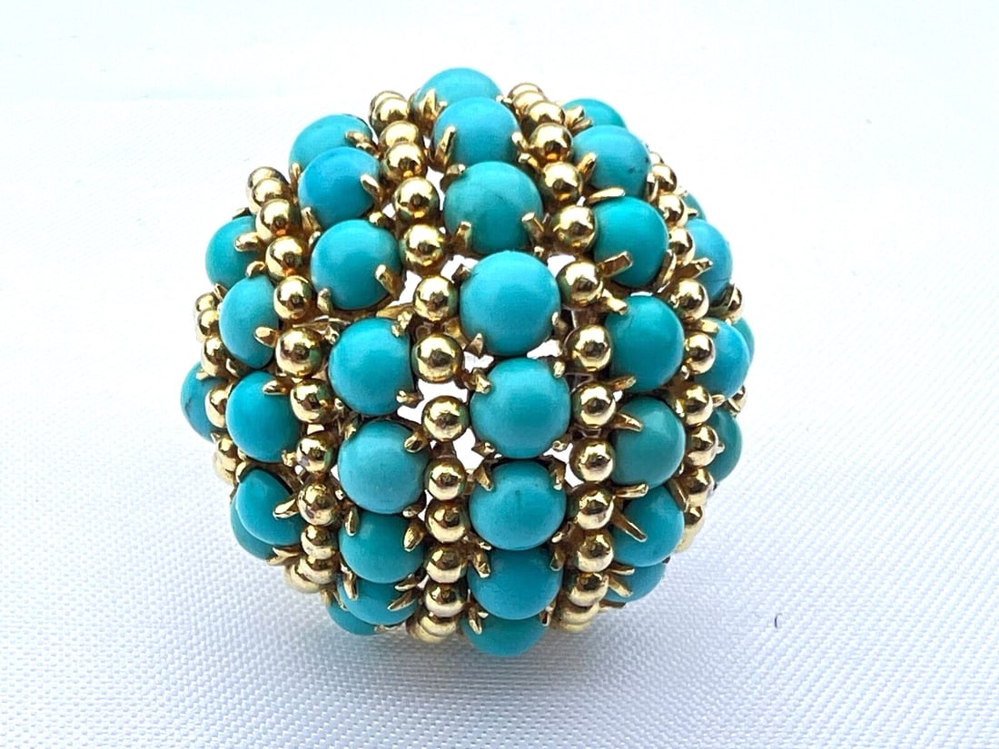 18K Yellow Gold Turquoise Ring Size 7.75: 18K Yellow Gold Turquoise Ring Size 7.75 This exquisite French ring showcases a stunning combination of 18K yellow gold and vibrant turquoise, crafted with exceptional detail and artistry. The ring is