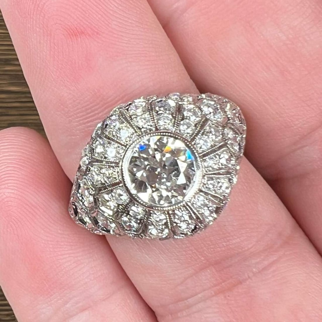 Elegant Vintage Platinum Diamond Ring 3.35 Ct Size 7: Elegant Vintage Platinum Diamond Ring 3.35 Ct Size 7 This exquisite Platinum diamond ring showcases a stunning 3.35 Ct. total diamond weight, featuring a prominent approximately 0.95 Ct. diamond at th