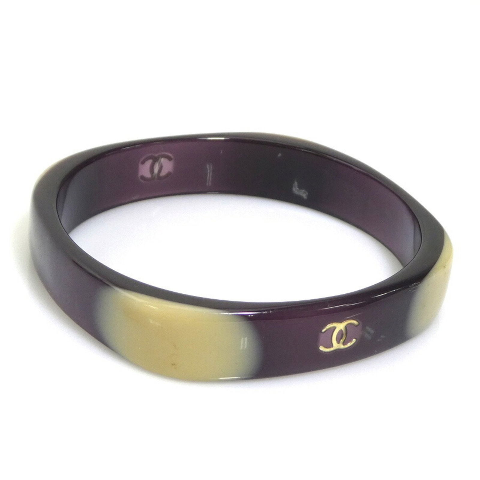 Chanel Bangle Bracelet Resin Purple Beige Ladies: Chanel Bangle Bracelet Resin Purple Beige Ladies This exquisite Chanel bangle bracelet showcases a stylish two-tone design in elegant purple and beige. Crafted from high-quality resin, this piece is p