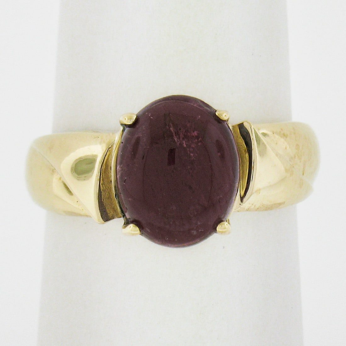 Estate 10k Yellow Gold 10x8mm Prong Oval Garnet Solitaire Ring: Estate 10k Yellow Gold 10x8mm Prong Oval Garnet Solitaire Ring This exquisite estate ring showcases a stunning natural rhodolite garnet in a prong setting. The oval cut garnet, measuring approximately