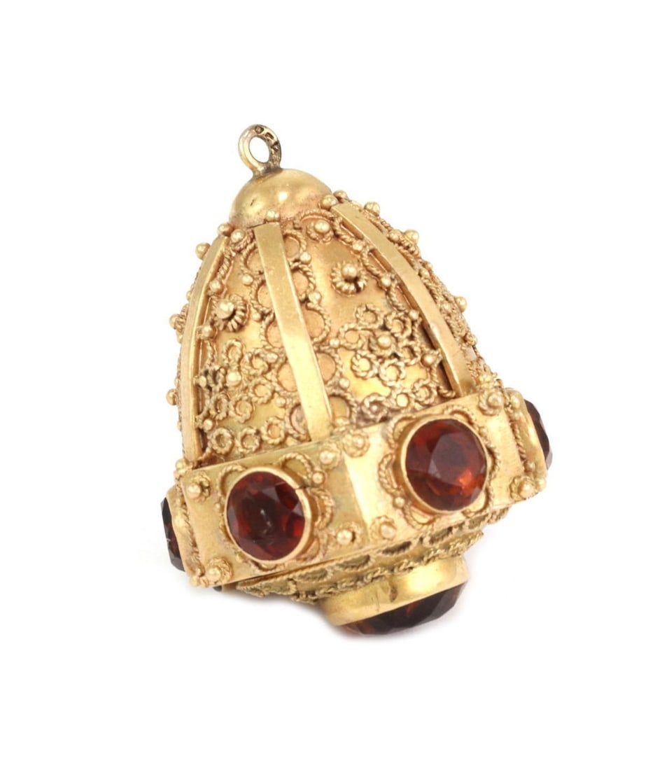 Citrine 18k Yellow Gold Secret Box Fancy Fob Pendant: Citrine 18k Yellow Gold Secret Box Fancy Fob Pendant This exquisite vintage fob pendant is crafted from 18k yellow gold, showcasing a unique snuff or pill box secret space with a hinged cover. Adorned