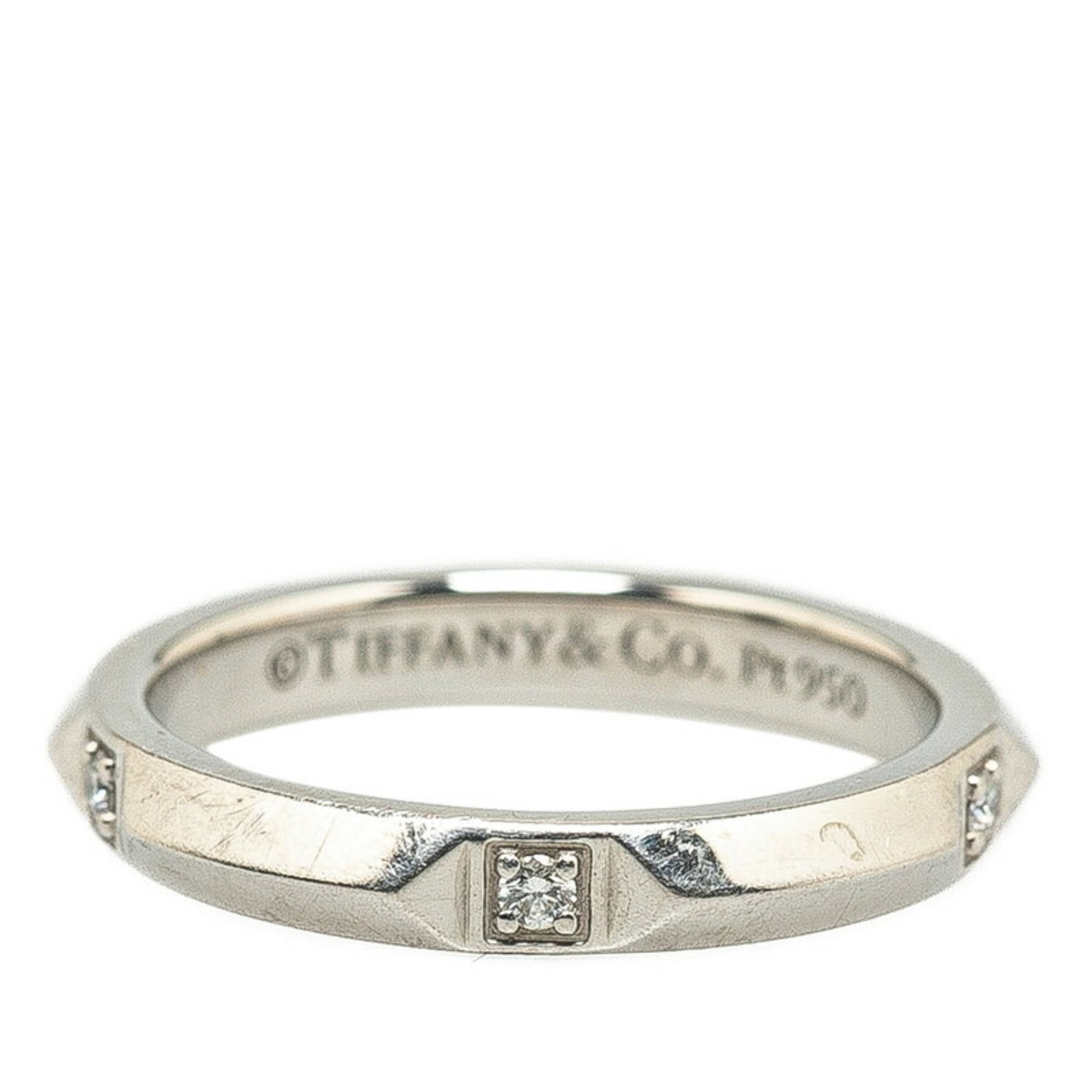 Tiffany True Band Ring 7.5 Diamond in Platinum 950 for Women: Tiffany True Band Ring 7.5 Diamond in Platinum 950 for Women This exquisite Tiffany True Band Ring is a stunning piece designed for women, crafted from high-quality Pt950 platinum. It features a diamo