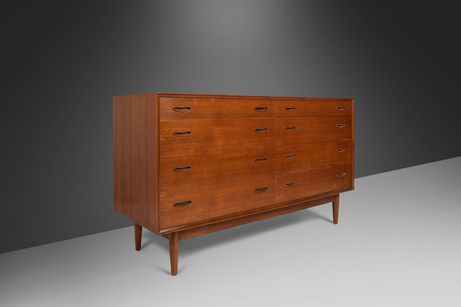 Arne Vodder Teak Eight Drawer Dresser Denmark 1960s Mid Century Modern: Arne Vodder Teak Eight Drawer Dresser Denmark 1960s Mid Century Modern Experience the elegance of Danish Minimalist design with this Mid Century Modern Eight Drawer Dresser crafted from exquisite teak