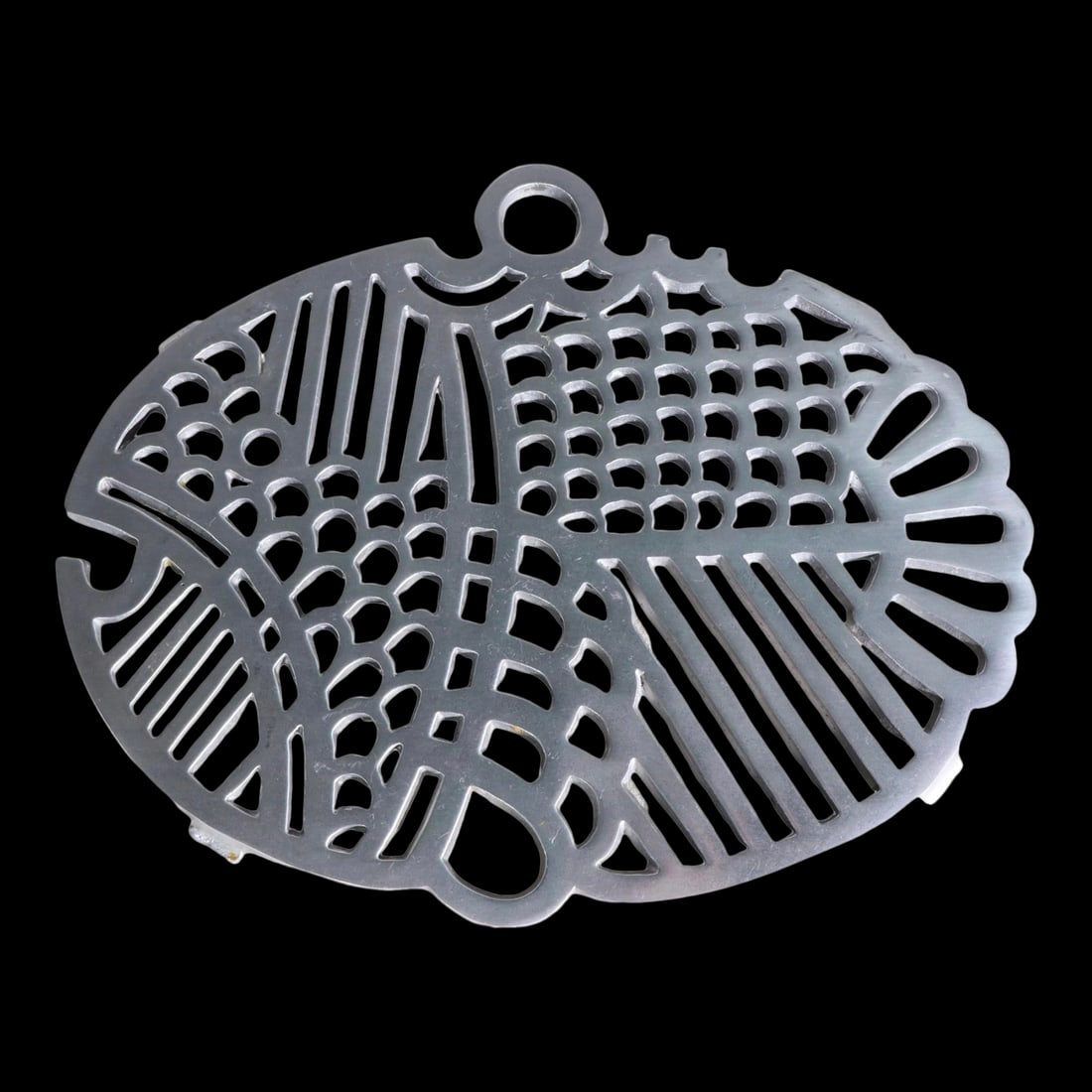 Vintage Dansk Aluminum Fish Trivet 10 x 8 Silver 1970s: Vintage Dansk Aluminum Fish Trivet 10 x 8 Silver 1970s Cast aluminum trivet depicting a modernist stylized interpretation of a fish, maker "Dansk Made in Taiwan". This example is in very fine, origina