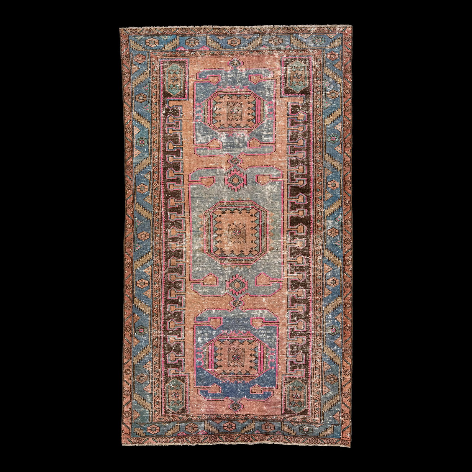 Mid Century Persian Handmade Wool Rug 4'2" x 7'8" Peach Medallion: Mid Century Persian Handmade Wool Rug 4'2" x 7'8" Peach Medallion Experience the timeless charm of this mid 20th century vintage Persian rug, meticulously hand-knotted from high-quality wool. Featurin